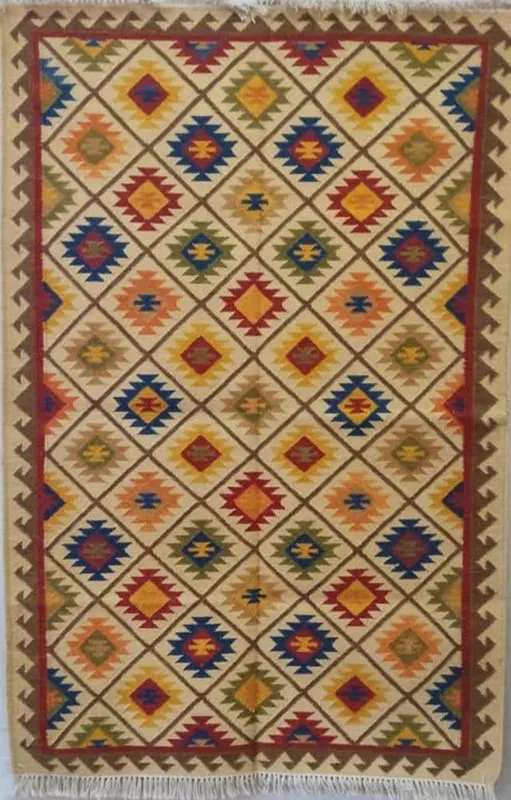 Diamond lattice — A repeating lattice of multicoloured diamonds